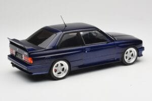 BMW M3 E30 Macau Blue IXO 1:18 18CMC122 Metal — zdjęcie 2 z 6