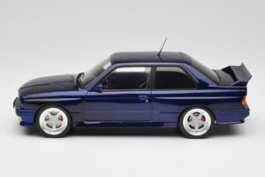 BMW M3 E30 Macau Blue IXO 1:18 18CMC122 Metal — zdjęcie 3 z 6