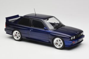 BMW M3 E30 Macau Blue IXO 1:18 18CMC122 Metal — zdjęcie 4 z 6