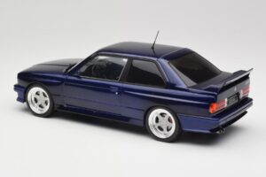 BMW M3 E30 Macau Blue IXO 1:18 18CMC122 Metal — zdjęcie 5 z 6