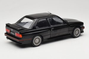 BMW M3 E30 Sport Evo Czarny Solido 1:18 S1801501 Metal — zdjęcie 3 z 8
