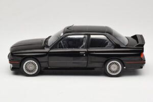 BMW M3 E30 Sport Evo Czarny Solido 1:18 S1801501 Metal — zdjęcie 4 z 8
