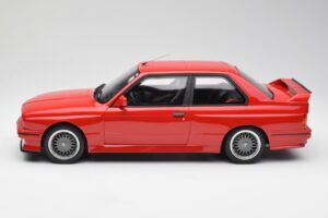 BMW M3 E30 Sport Evolution Czerwony Otto 1:12 G033 Żywica — zdjęcie 3 z 6