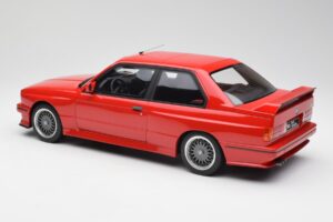 BMW M3 E30 Sport Evolution Czerwony Otto 1:12 G033 Żywica — zdjęcie 5 z 6
