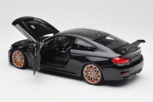 BMW M4 F82 GTS Sapphire Black Metallic Minichamps 1:18 110025220 Metal — zdjęcie 5 z 8