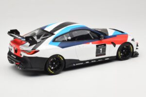 BMW M4 G82 GT4 #1 Presentation 2022 Otto 1:18 OT1228 Żywica — zdjęcie 2 z 6