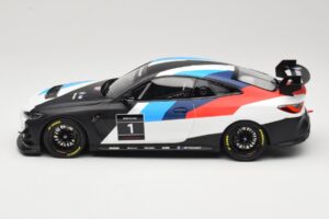 BMW M4 G82 GT4 #1 Presentation 2022 Otto 1:18 OT1228 Żywica — zdjęcie 3 z 6