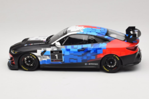 BMW M4 GT4 #1 Presentation 2024 Otto 1:18 OT1125 Żywica — zdjęcie 3 z 6