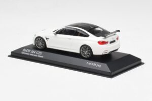 BMW M4 GTS F82 Biały Z Szarymi Felgami Minichamps 1:43 410025221 Metal — zdjęcie 3 z 4