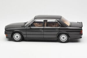BMW M535i E28 Diamond Czarny AUTOart 1:18 75162 Metal — zdjęcie 4 z 8