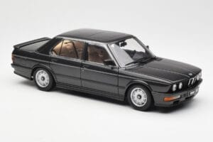 BMW M535i E28 Diamond Czarny AUTOart 1:18 75162 Metal — zdjęcie 6 z 8