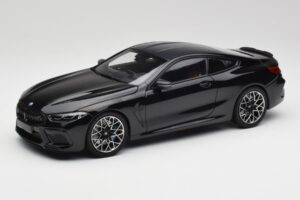 BMW M8 F92 Czarny Szafir Minichamps 1:18 110029021 Metal