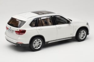 BMW X5 E70 Alpine White Paragon 1:18 PA-97073 Metal — zdjęcie 3 z 8