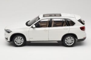 BMW X5 E70 Alpine White Paragon 1:18 PA-97073 Metal — zdjęcie 4 z 8