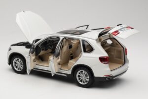 BMW X5 E70 Alpine White Paragon 1:18 PA-97073 Metal — zdjęcie 5 z 8