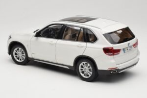 BMW X5 E70 Alpine White Paragon 1:18 PA-97073 Metal — zdjęcie 7 z 8