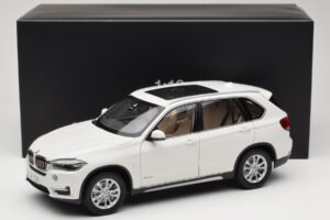 BMW X5 E70 Alpine White Paragon 1:18 PA-97073 Metal — zdjęcie 8 z 8