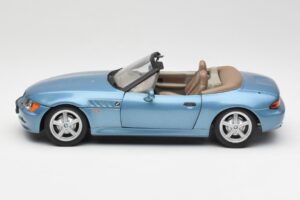 BMW Z3 E36/7 James Bond Goldeneye Niebieski Metallic UT Models 1:18 180024336 Metal — zdjęcie 4 z 8