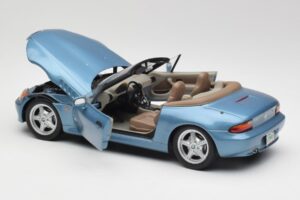 BMW Z3 E36/7 James Bond Goldeneye Niebieski Metallic UT Models 1:18 180024336 Metal — zdjęcie 5 z 8