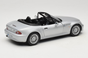 BMW Z3 Roadster 1.8 Srebrny Edycja Dealerska UT Models 1:18 80439411712 Metal — zdjęcie 3 z 8