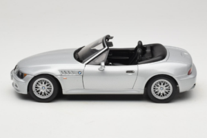 BMW Z3 Roadster 1.8 Srebrny Edycja Dealerska UT Models 1:18 80439411712 Metal — zdjęcie 4 z 8
