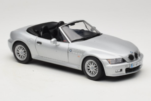 BMW Z3 Roadster 1.8 Srebrny Edycja Dealerska UT Models 1:18 80439411712 Metal — zdjęcie 6 z 8