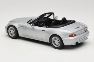 BMW Z3 Roadster 1.8 Srebrny Edycja Dealerska UT Models 1:18 80439411712 Metal — zdjęcie 7 z 8