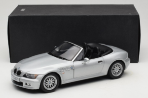 BMW Z3 Roadster 1.8 Srebrny Edycja Dealerska UT Models 1:18 80439411712 Metal — zdjęcie 8 z 8