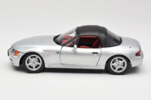 BMW Z3 Roadster 1.8 Srebrny UT Models 1:18 20404 Metal — zdjęcie 4 z 8
