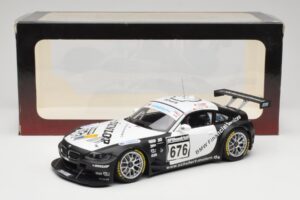 BMW Z4 #676 H. Stuck / J. Hennerici / D. Hurtgen Team Schubert Nürburgring 24 Hours 2006 AUTOart 1:18 80649 Metal — zdjęcie 6 z 6