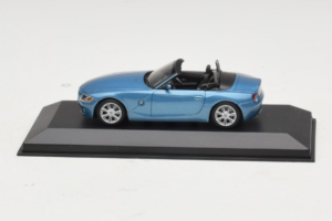 BMW Z4 E85 Kabriolet Light Blue Metallic Minichamps 1:43 BMW016 Metal