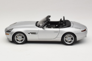 BMW Z8 Srebrny 007 The World Is Not Enough AUTOart 1:18 70511 Metal — zdjęcie 4 z 8
