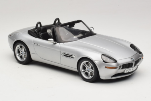 BMW Z8 Srebrny 007 The World Is Not Enough AUTOart 1:18 70511 Metal — zdjęcie 6 z 8