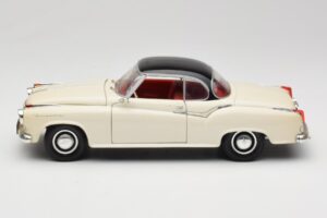 Borgward Isabella Coupe Biały Revell 1:18 8859 Metal — zdjęcie 4 z 8
