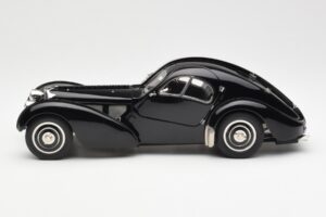 Bugatti 57SC Atlantic Czarny CMC 1:18 M-085 Metal — zdjęcie 3 z 6