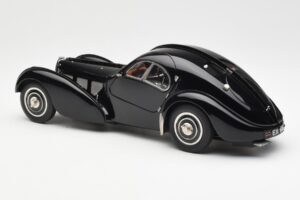 Bugatti 57SC Atlantic Czarny CMC 1:18 M-085 Metal — zdjęcie 5 z 6