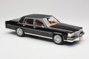 Cadillac Fleetwood Brougham Czarny MCG 1:18 MCG18250 Metal — zdjęcie 4 z 6