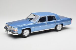 Cadillac Fleetwood Brougham Niebieski Metaliczny MCG 1:18 MCG18252 Metal