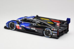 Cadillac V-Series.R LMDh #2 E. Bamber / A. Lynn / R. Westbrook Chip Ganassi Racing 24 Hours of Le Mans 2023 TopSpeed 1:18 TS0 — zdjęcie 4 z 5