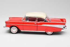 Chevrolet Bel Air Matador Czerwony & India Ivory Road Legends 1:18 92109 Metal — zdjęcie 4 z 8