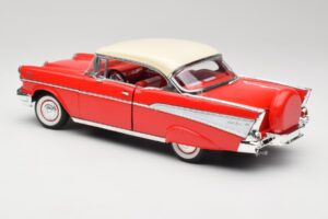Chevrolet Bel Air Matador Czerwony & India Ivory Road Legends 1:18 92109 Metal — zdjęcie 7 z 8