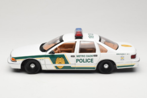 Chevrolet Caprice Metro Dade Policja UT Models 1:18 21024 Metal — zdjęcie 4 z 8
