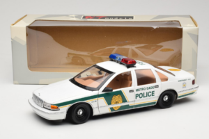 Chevrolet Caprice Metro Dade Policja UT Models 1:18 21024 Metal — zdjęcie 8 z 8