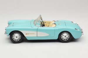 Chevrolet Corvette C1 Niebieski & Biały Bburago 1:18 3024-M2 Metal — zdjęcie 4 z 8