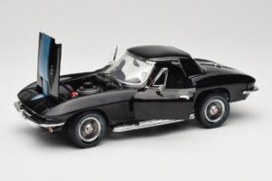 Chevrolet Corvette C2 Czarny American Muscle 1:18 AMM1099/06 Metal — zdjęcie 2 z 8