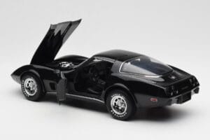 Chevrolet Corvette C3 Czarny UT Models 1:18 21071 Metal — zdjęcie 5 z 8