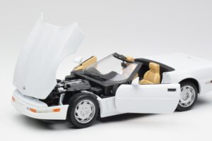Chevrolet Corvette C4 Kabriolet Biały Maisto 1:18 32830 Metal — zdjęcie 2 z 8