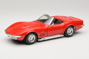 Chevrolet Corvette C3 Kabriolet Czerwony Revell 1:18 8833-P1 Metal