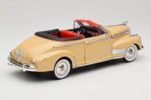 Chevrolet Deluxe Kabriolet Beżowy Eagle Collectibles 1:18 3022518 Metal — zdjęcie 3 z 8