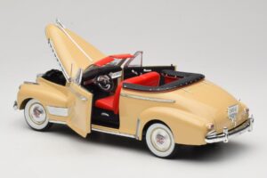 Chevrolet Deluxe Kabriolet Beżowy Eagle Collectibles 1:18 3022518 Metal — zdjęcie 5 z 8